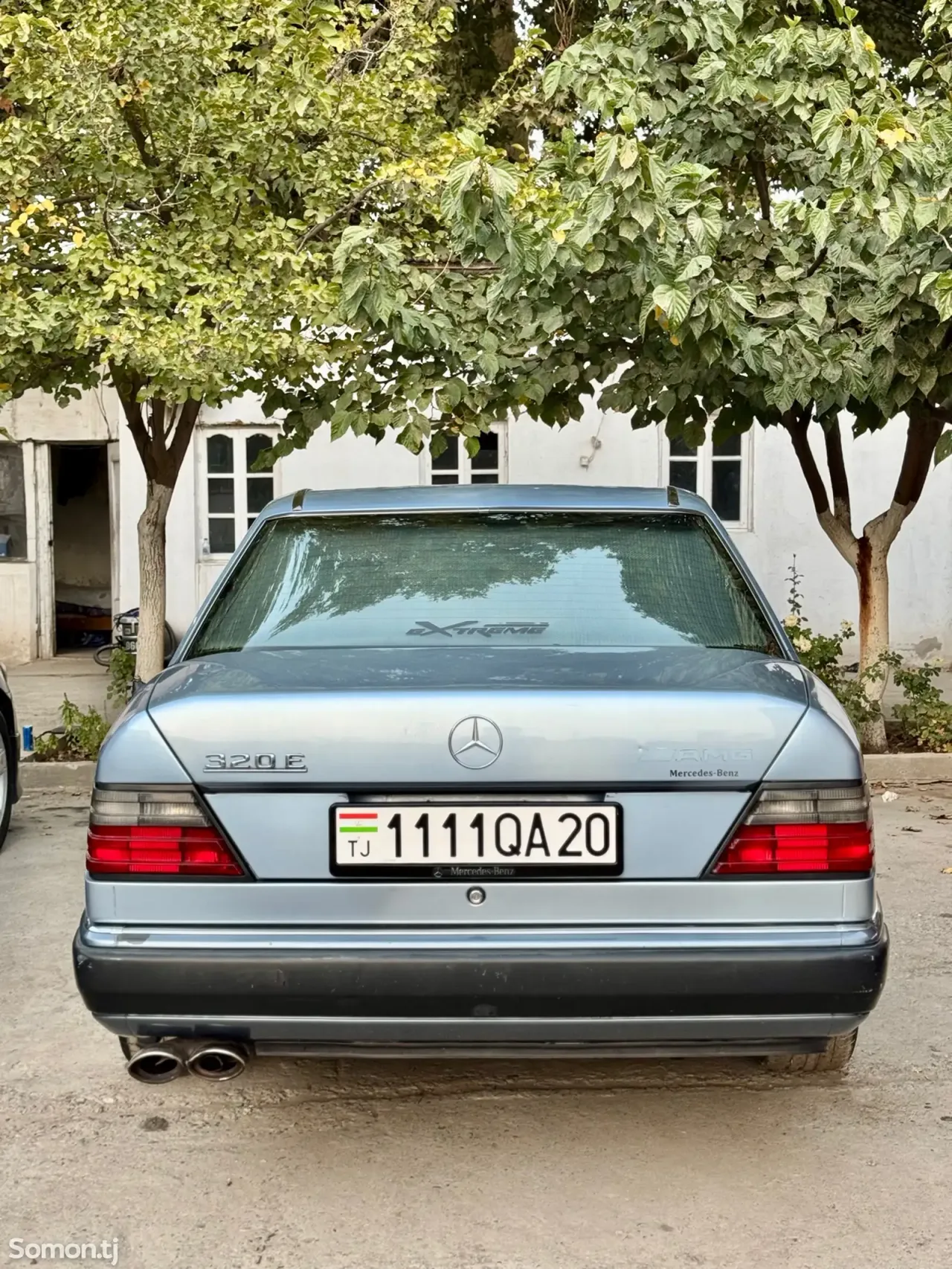 Mercedes-Benz W124 1994 · 3.2 AT