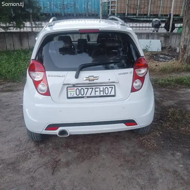 Chevrolet Spark 2014 · 1.1 AT