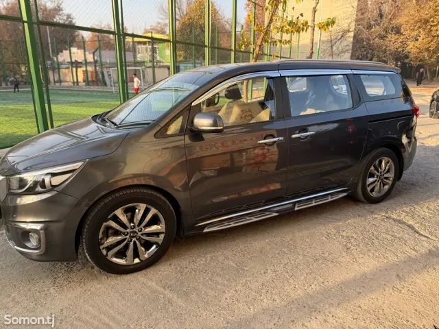 Kia Carnival 2016 · 2.2 AT