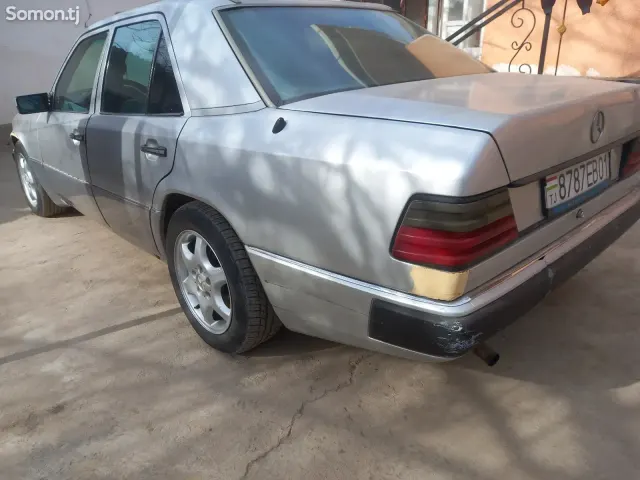 Mercedes-Benz W124 1991 · 2.0 MT