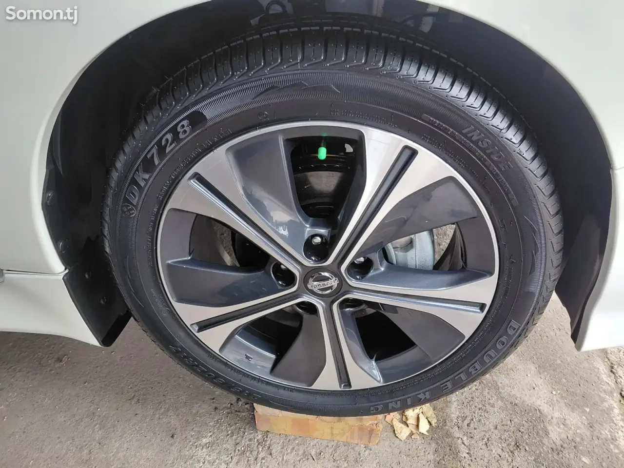 Nissan Leaf 2020 · AT