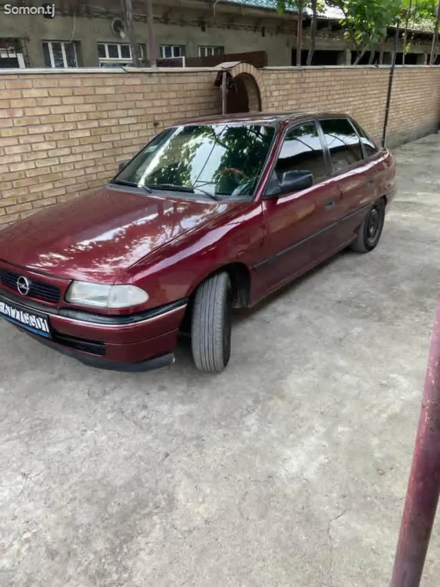 Opel Astra F 1995 · 1.6 MT