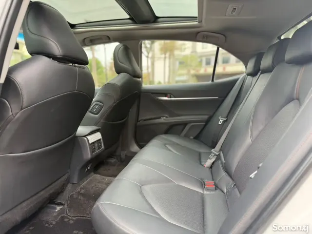Toyota Camry 2018 · 2.5 AT