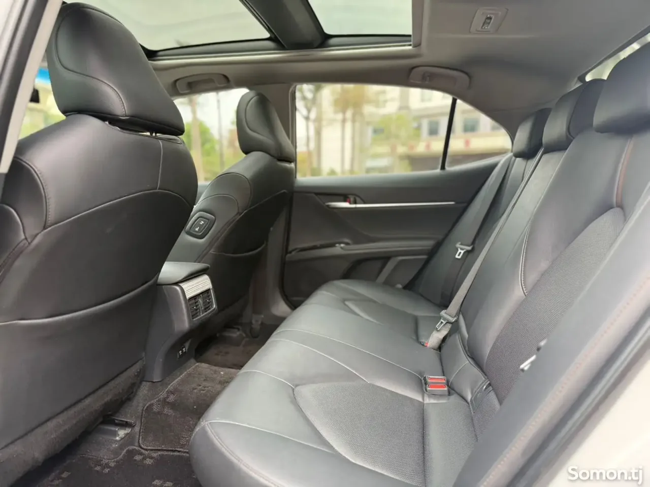 Toyota Camry 2018 · 2.5 AT