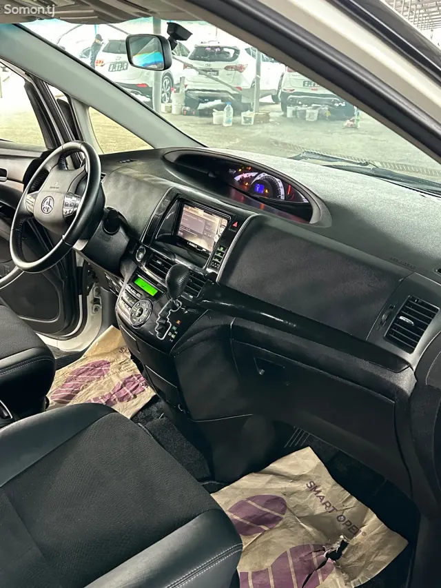 Toyota Estima 2016 · 2.4 AT