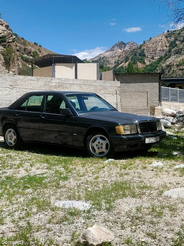 Mercedes-Benz W201 1993 · 1.8 MT