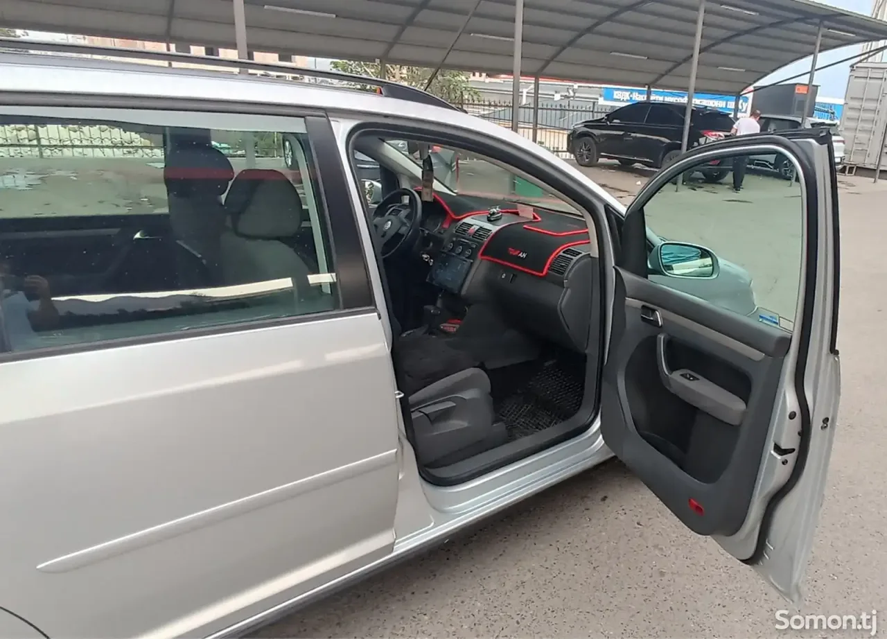 Volkswagen Touran 2007 · 2.0 AT