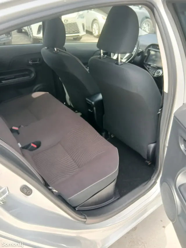 Toyota Aqua 2015 · 1.5 AT