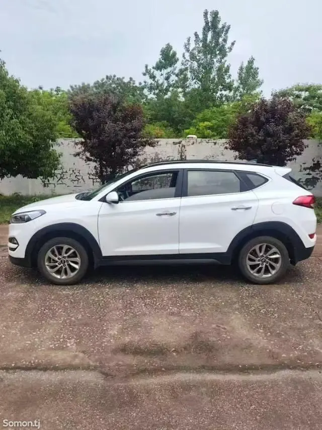 Hyundai Tucson 2015 · 1.6 AT