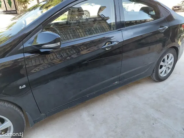 Hyundai Solaris 2011 · 1.6 MT
