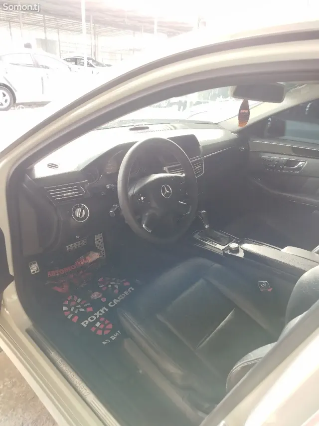Mercedes-Benz E class 2011 · 2.0 AT