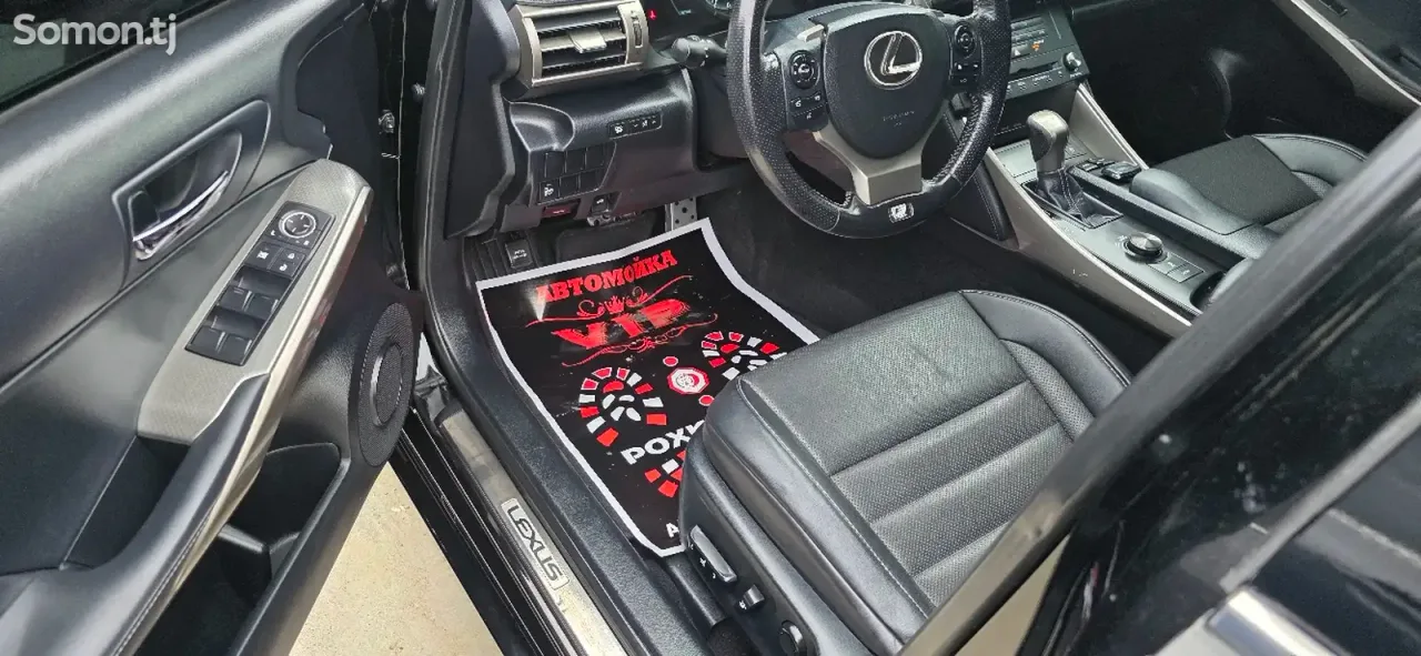 Lexus IS series 2016 · 2.0 AT