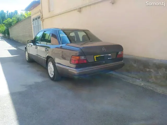 Mercedes-Benz W124 1992 · 2.0 MT