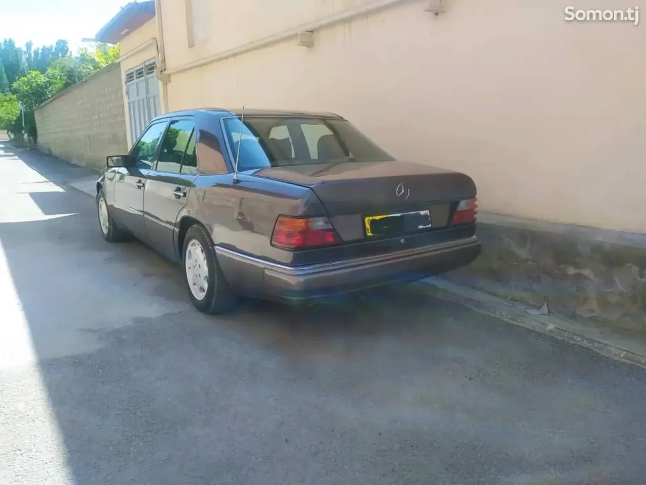 Mercedes-Benz W124 1992 · 2.0 MT