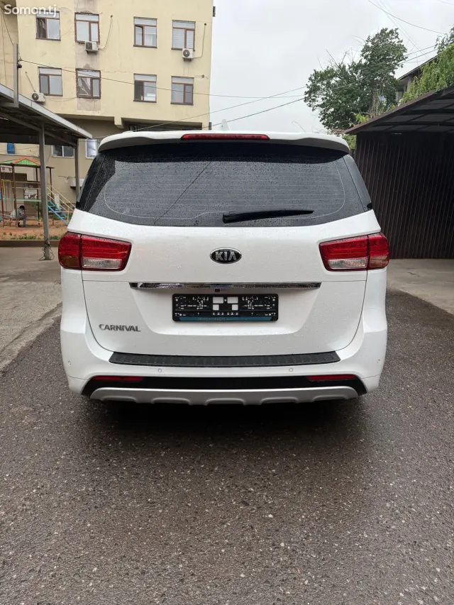 Kia Carnival 2014 · 2.2 AT