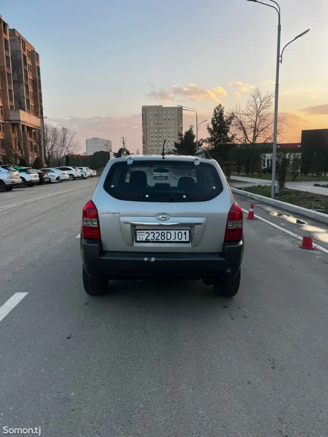 Hyundai Tucson 2009 · 2.0 AT