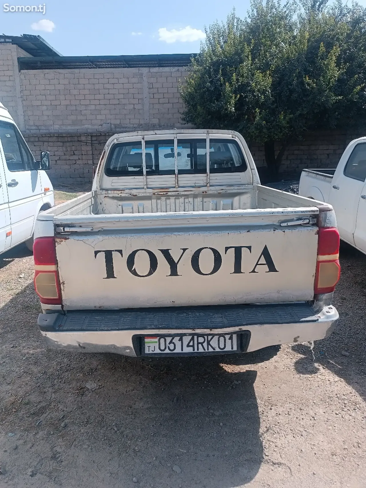 Toyota Hilux 2013 · 2.7 MT