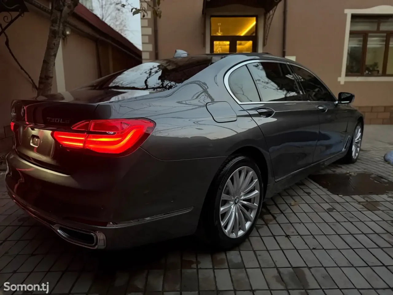 BMW 7 series 2016 · 3.0 AT