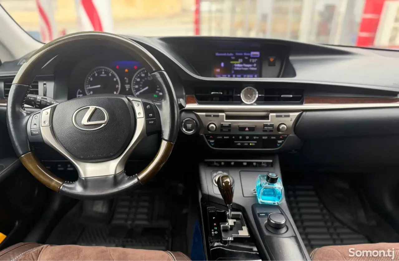 Lexus ES series 2013 · 3.5 AT