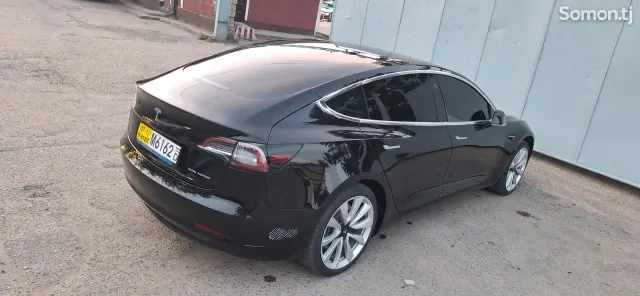 Tesla Model 3 2019 · 5.0 AT