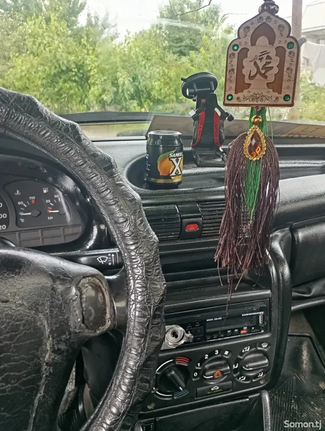 Opel Astra F 1992 · 1.6 MT