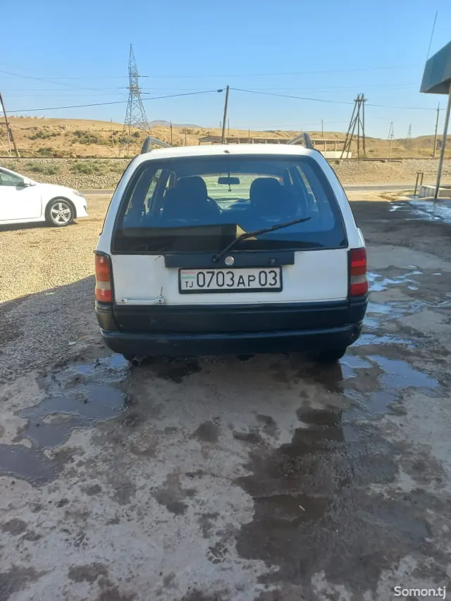 Opel Astra F 1993 · 1.6 MT