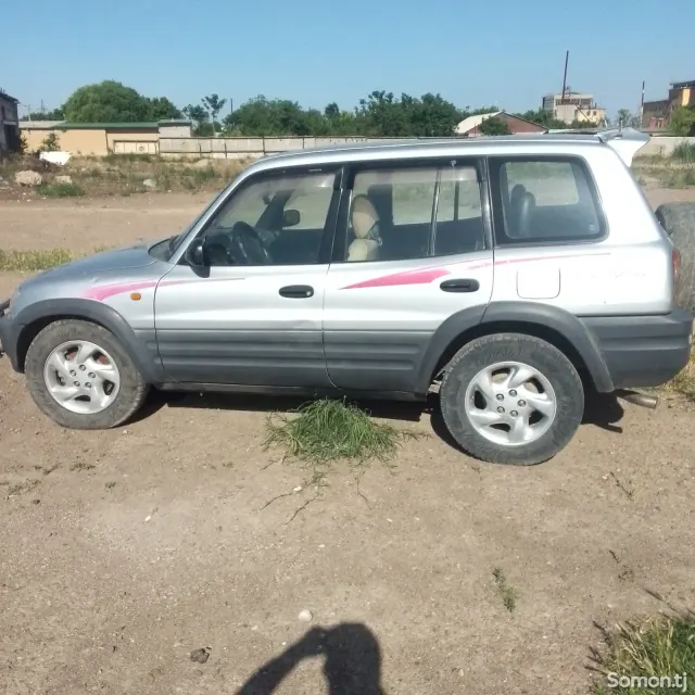 Toyota RAV 4 1996 · 2.0 AT