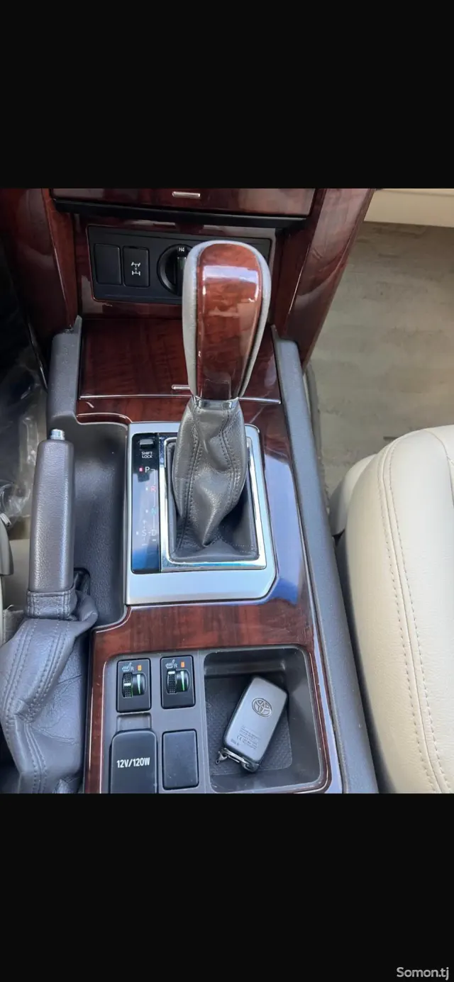 Toyota Land Cruiser Prado 2015 · 4.0 AT