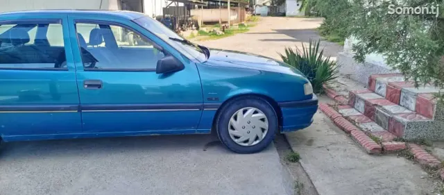 Opel Vectra A 1993 · 1.6 MT