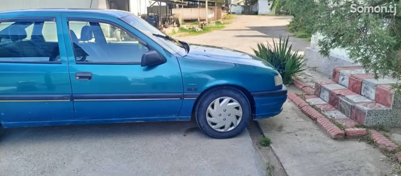 Opel Vectra A 1993 · 1.6 MT