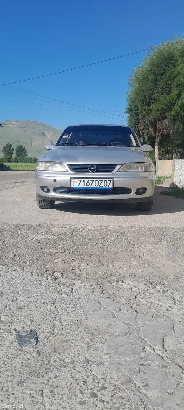 Opel Vectra B 2000 · 1.8 MT