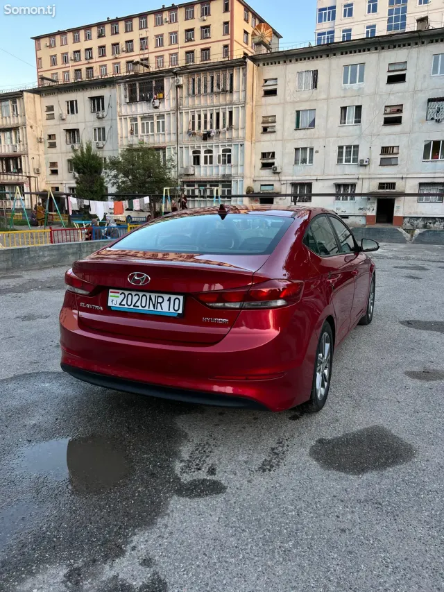 Hyundai Elantra 2018 · 2.0 AT