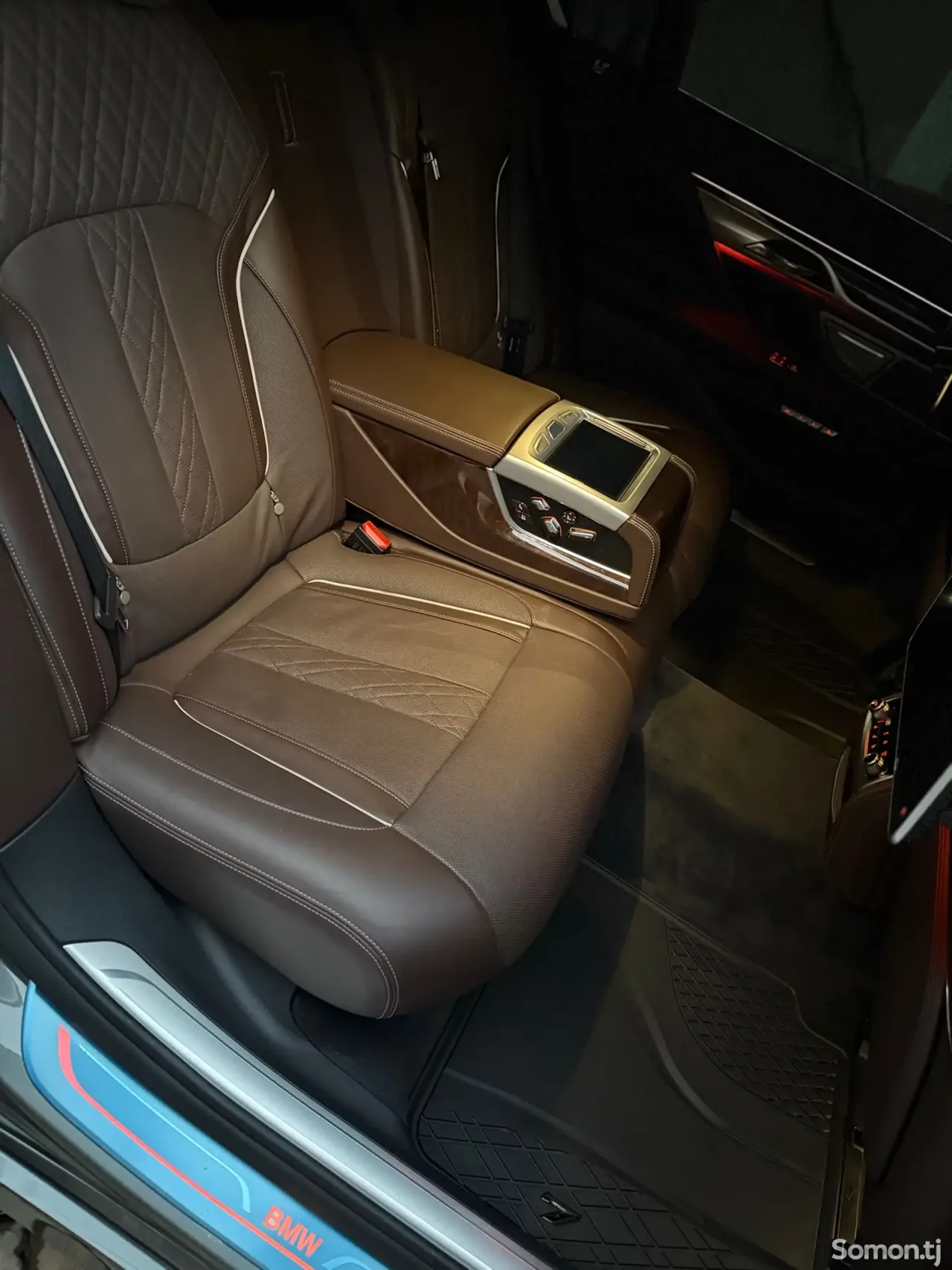 BMW 7 series 2016 · 3.0 AT