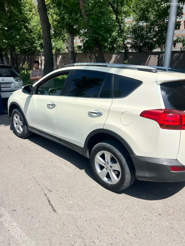 Toyota RAV 4 2015 · 2.5 AT