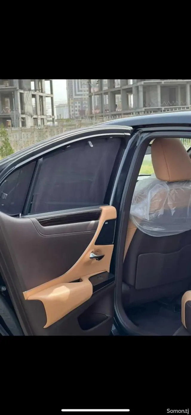 Lexus ES series 2021 · 3.5 AT