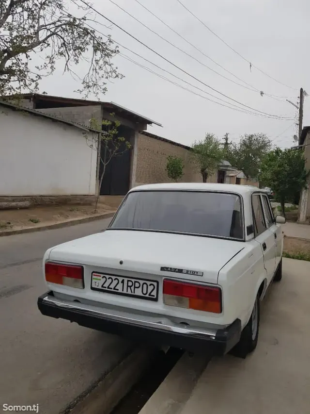 Lada (ВАЗ) 2107 2009 · 1.7 MT
