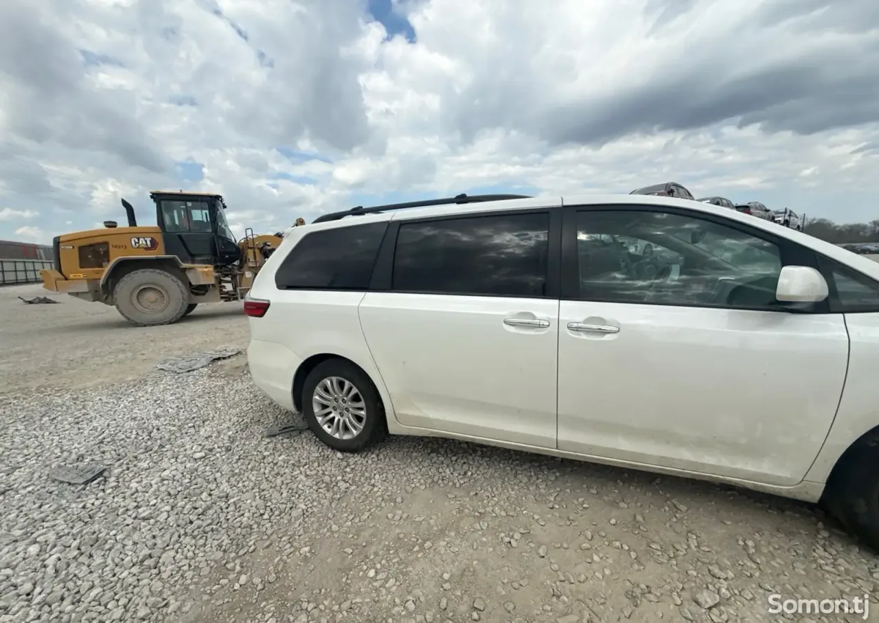 Toyota Sienna 2015 · 3.5 AT