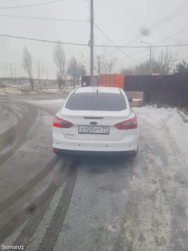 Ford Focus 2012 · 1.6 MT