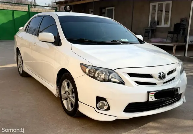 Toyota Corolla 2013 · 1.8 AT