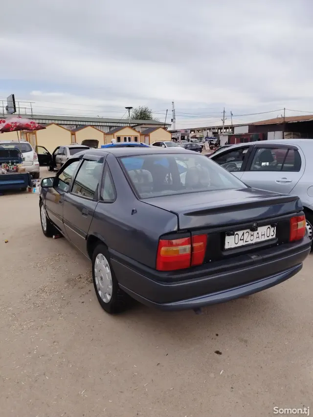Opel Vectra A 1995 · 1.6 MT