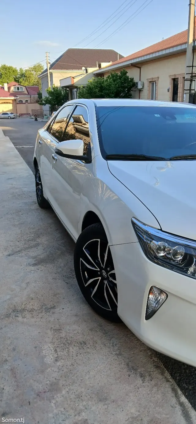 Toyota Camry 2016 · 2.5 AT