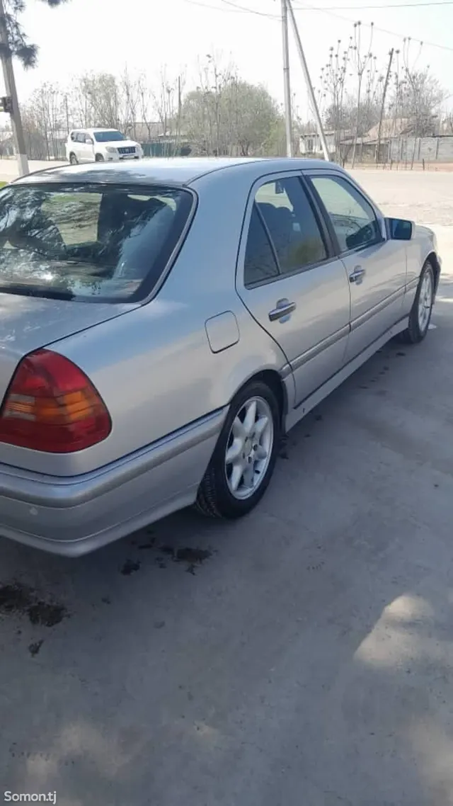 Mercedes-Benz C class 1995 · 2.0 MT