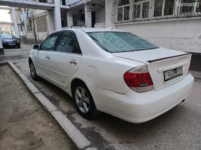 Toyota Camry 2005 · AT