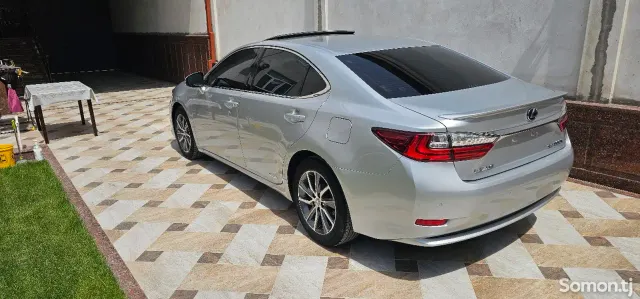 Lexus ES series 2017 · 3.0 AT