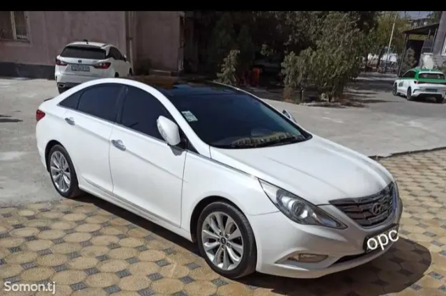 Hyundai Sonata 2011 · 2.4 AT