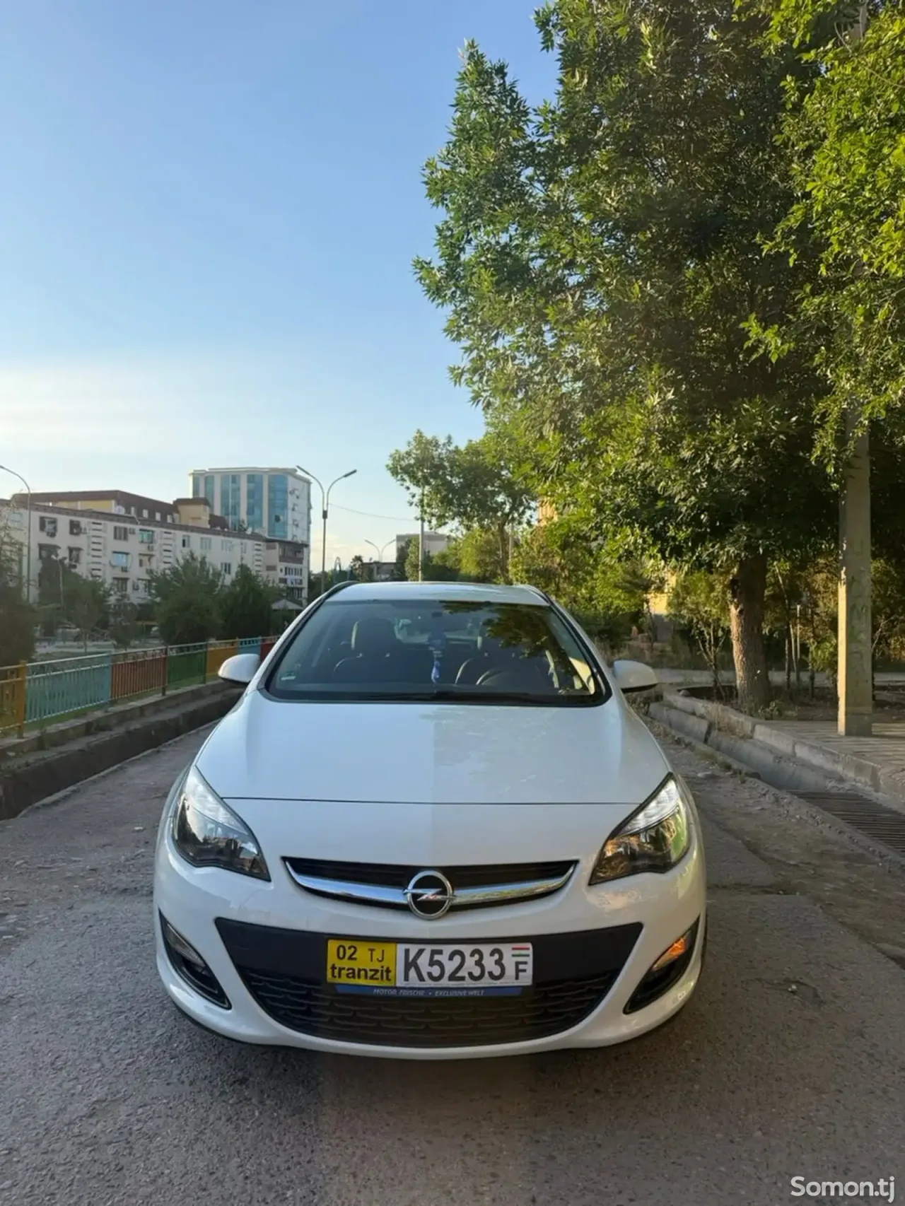 Opel Astra J 2014 · 1.6 MT