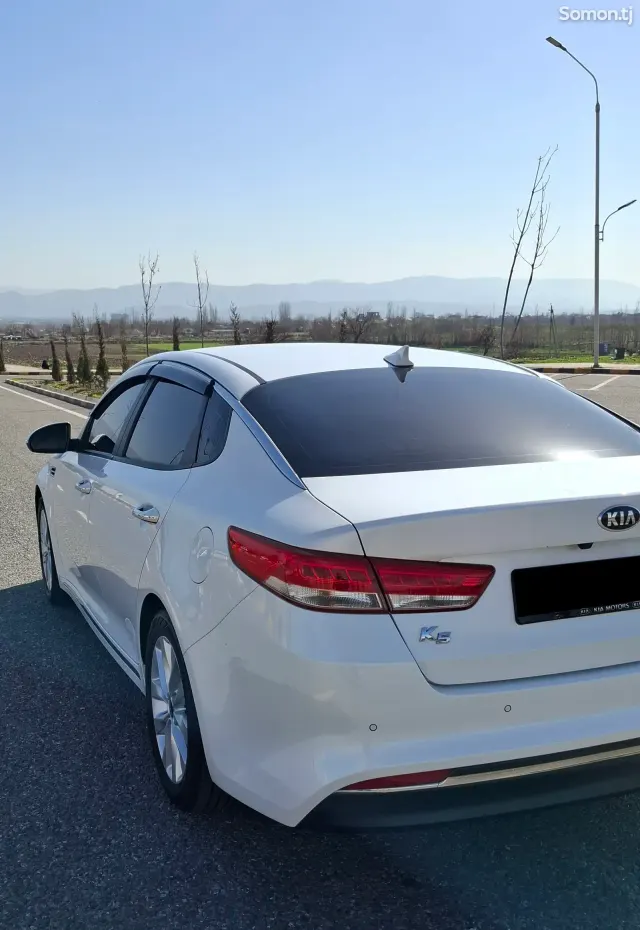 Kia K5 2016 · 2.0 AT