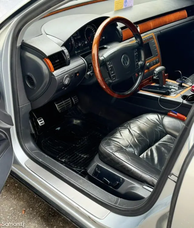 Volkswagen Phaeton 2003 · 3.2 AT