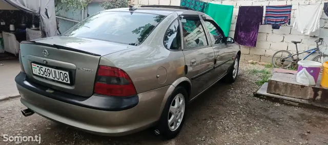 Opel Vectra B 1996 · 1.6 MT