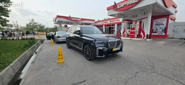BMW X7 2022 · 4.0 AT